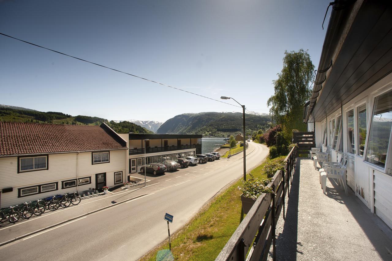 Strand Fjordmotel Ulvik Exteriör bild